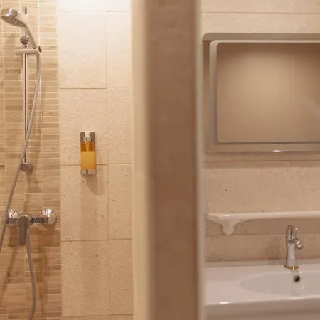 De La Treille - D'hotes Bed & Breakfast Avignon